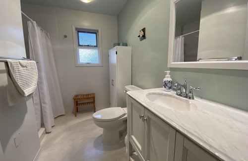 Lake Cowichan Bed & Breakfast | Crown House Bed & Breakfast