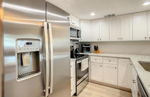 Highpoint House | Crown Jewel of Clearwater 10-15 Min to beach 5 min to St Pete Airport