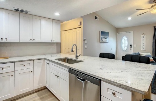 Highpoint House | Crown Jewel of Clearwater 10-15 Min to beach 5 min to St Pete Airport