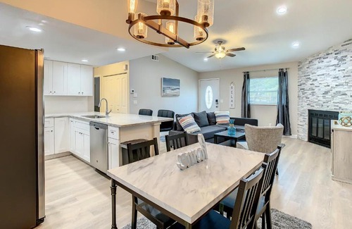 Highpoint House | Crown Jewel of Clearwater 10-15 Min to beach 5 min to St Pete Airport