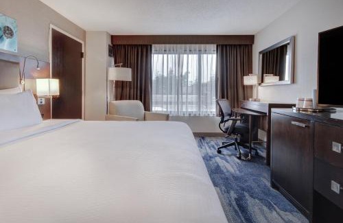 Auburn Hills Hotel | Crowne Plaza Auburn Hills by IHG