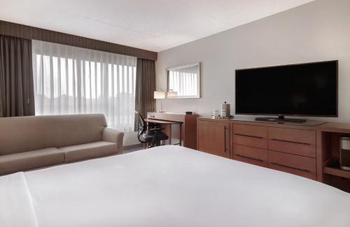 Auburn Hills Hotel | Crowne Plaza Auburn Hills by IHG