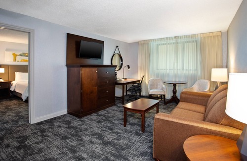 Northbrook Hotel | Crowne Plaza Chicago-Northbrook by IHG