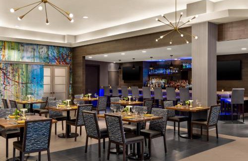 Edison Hotel | Crowne Plaza Edison by IHG