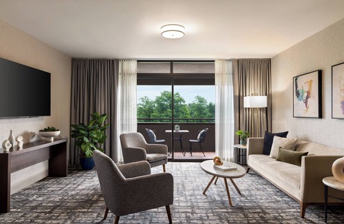 Edison Hotel | Crowne Plaza Edison by IHG