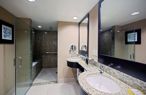 Glen Ellyn Hotel | Crowne Plaza Lombard Downers Grove by IHG