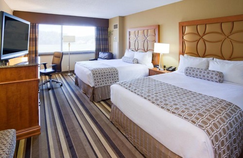 Plymouth Hotel | Crowne Plaza Minneapolis West by IHG