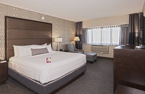 South Loop Hotel | Crowne Plaza Suites MSP Airport - Mall of America by IHG