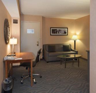 South Loop Hotel | Crowne Plaza Suites MSP Airport - Mall of America by IHG