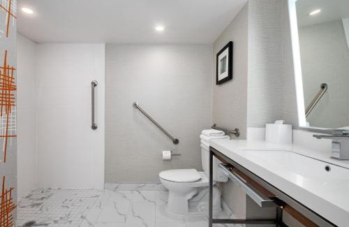 Etobicoke Hotel | Crowne Plaza Toronto Airport by IHG