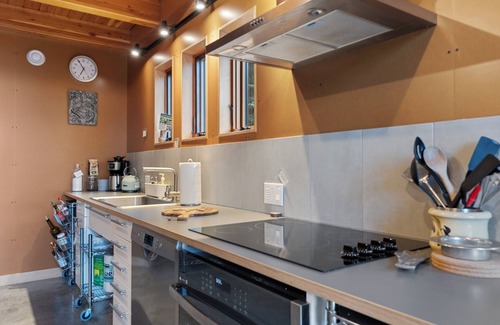 Clinton House | Crows Nest by AvantStay | Accessible Home w/Views