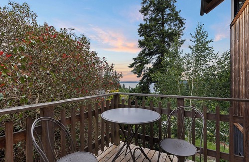Clinton House | Crows Nest by AvantStay | Accessible Home w/Views