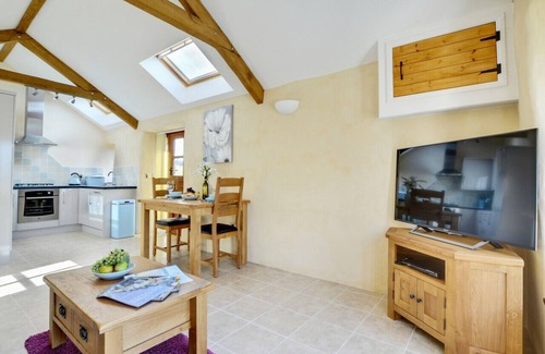 Christchurch House | Crows Nest - One Bedroom House, Sleeps 2