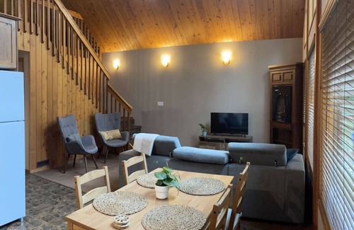 Crowsnest Pass Cabin | Crowsnest River Chalet - Yeti