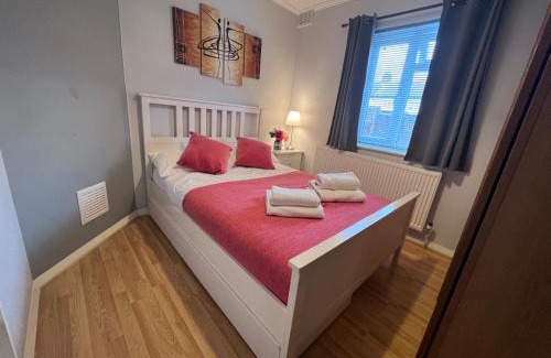 Broad Green Apartment | Croydon apartment with parking