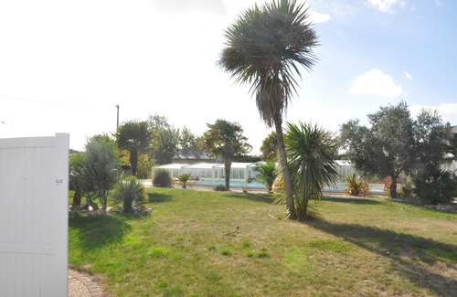 Plouharnel Villa | Crucano palm groves, the house itself has a heated swimming pool for 10 people