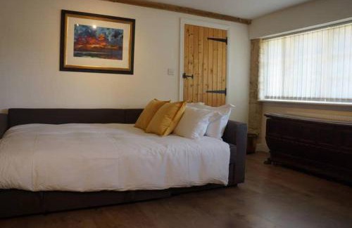 Ampney Crucis House | Crucis Park Estate