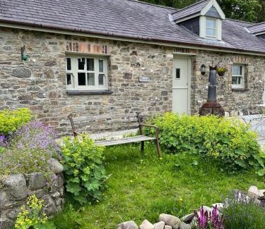 Tal-gareg House | Crug Yr Eryr Isaf