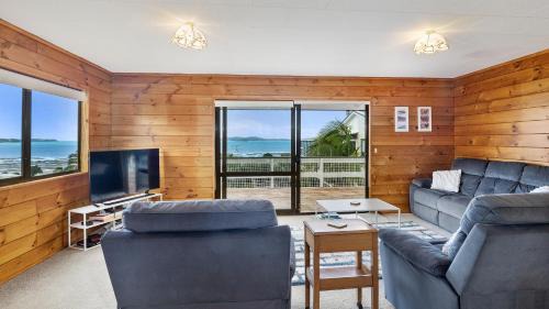 Snells Beach House | Crystal Clear - Snells Beach Holiday Home