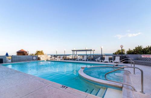 Pine Knoll Shores Hotel | Crystal Coast Oceanfront Hotel