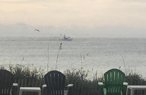 Pine Knoll Shores Hotel | Crystal Coast Oceanfront Hotel