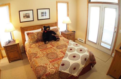 Sun Peaks Apartment | Crystal Forest #53 By Bear Country