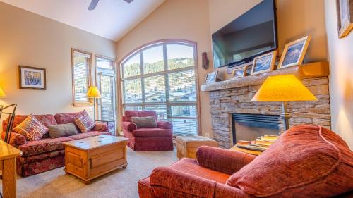 Sun Peaks Apartment | Crystal Forest #54 By Bear Country