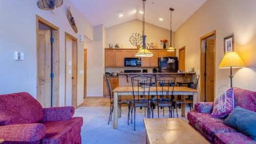 Sun Peaks Apartment | Crystal Forest #54 By Bear Country