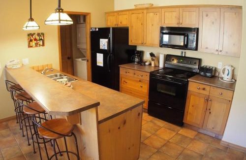 Sun Peaks Apartment | Crystal Forest #72 By Bear Country