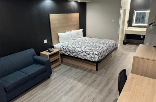 Barker Hotel | Crystal Inn Gessner- Near Sam Houston Racepark