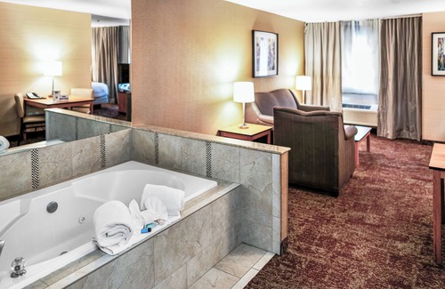 Murray Hotel | Crystal Inn Hotel & Suites Midvalley