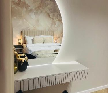 Podgorze Apartment | Crystal Luxury Apartment with Free Parking in Cracow for 4 Guests