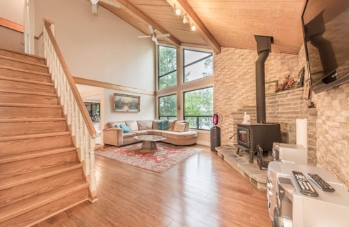 Trent Lakes Cottage | Crystal Palace Cottage, Kawartha Lakes