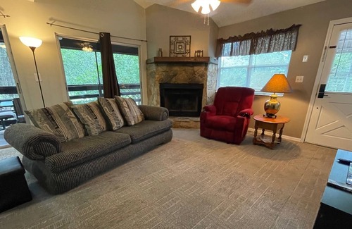 Crystal River Apartment | Crystal River All-Inclusive Tree-Top Hideaway; 2 BR/ 2 BA on 4.5 acres!