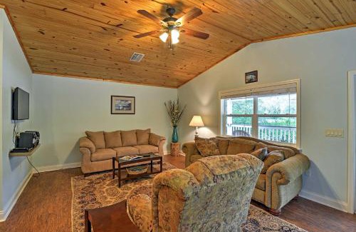 Crystal River House | Crystal River Cottage on 1 Acre with Deck and Porch!