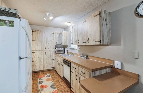 Crystal River Cabin | Crystal River Retreat 2BR/2BA