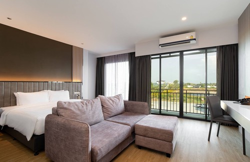 Srisa Chorakhe Noi Hotel | Crystal Srivaree Suvarnabhumi Hotel