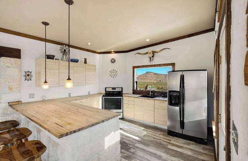 Alpine House | Crystal Valley Cabin: Modern-Rustic Style&Comfort