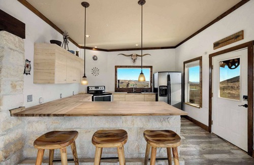 Alpine House | Crystal Valley Cabin: Modern-Rustic Style&Comfort