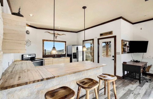 Alpine House | Crystal Valley Cabin: Modern-Rustic Style&Comfort