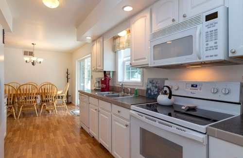Town of Jerusalem Cottage | Crystal Waters - Enjoy Beautiful Sunrises on Keuka Lake!