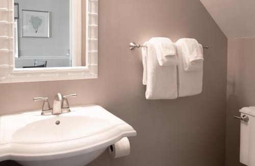 Marathon House | Crystal Waters