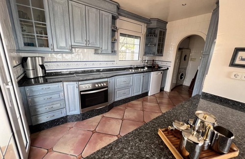 Pau Villa | CS. Wonderful house with private pool.