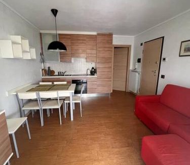 Parzanica Apartment | Csendes és nyugodt hely medencével.
