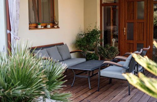 Balatonalmadi Apartment | Csendeskert Wellness Apartments - Garden, grill, chill