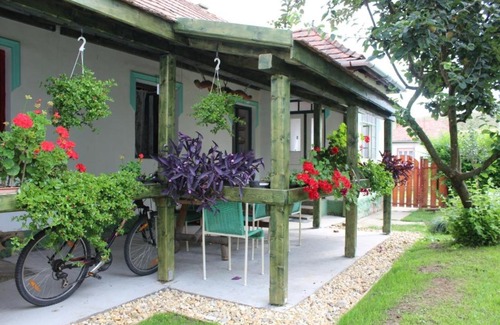 Cered House | Csengettyűs Vendégház