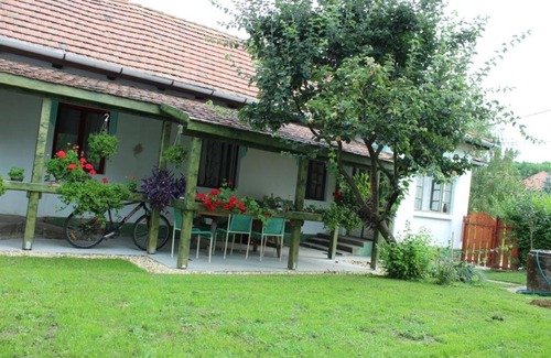 Cered House | Csengettyűs Vendégház