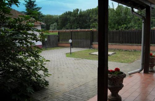 Csongrad Apartment | CSONGRÁDI VENDÉGVÁRÓ Apartmanok, Szarka ház