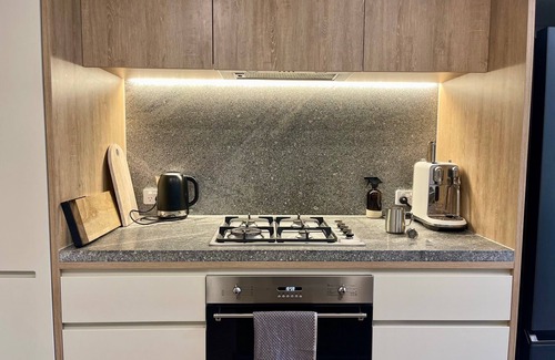 Newcastle Apartment | Cu-Tee - High end, one bedroom apartment. Free parking and wi-fi.n