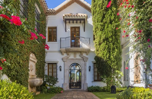 Malaga-Este Villa | Cubo's Mountain Bayview Luxury Villa/views/free wifi/gym